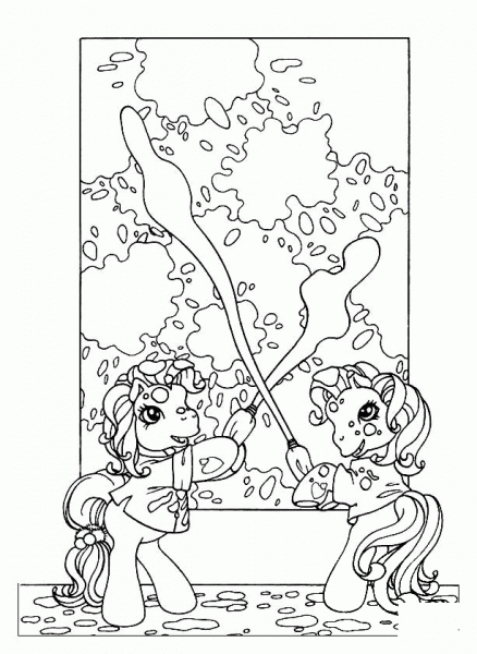 Ponies are painting The Wall  coloring page image